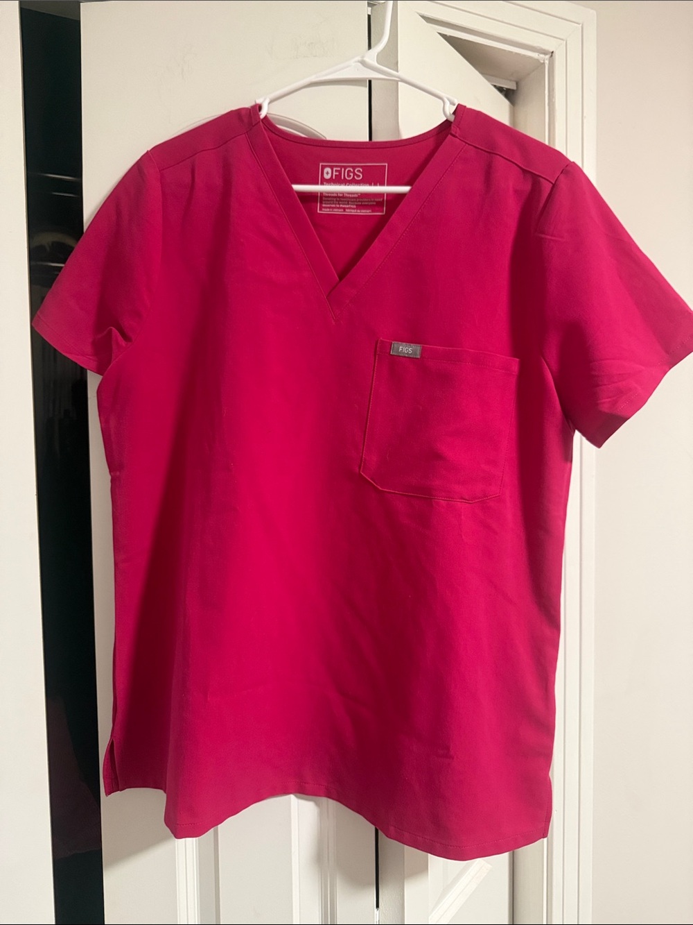 FIGS women’s Catarina scrub Top - Raspberry Pink
